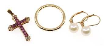 14K YELLOW GOLD PENDANT, RING, & EARRINGS