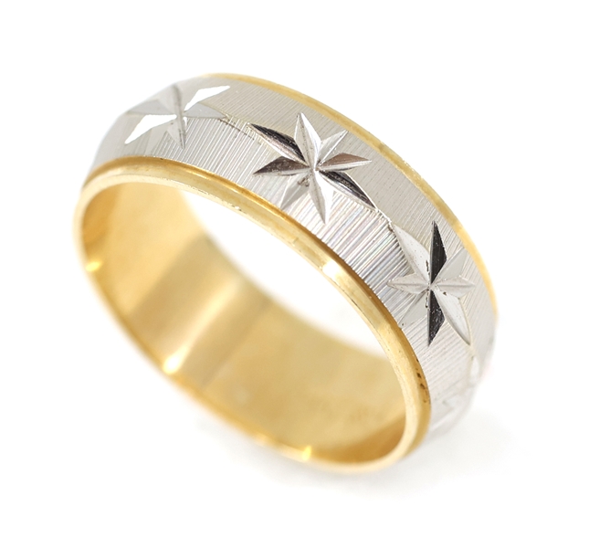 14K TWO-TONE GOLD STAR-PATTERN WEDDING BAND