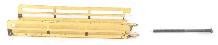 LIONEL O GAUGE MODEL TRAIN ACCESSORIES & BUILDINGS