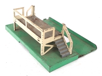 LIONEL O GAUGE MODEL TRAIN ACCESSORIES & BUILDINGS