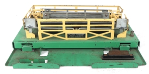 LIONEL O GAUGE MODEL TRAIN ACCESSORIES & BUILDINGS