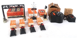 LIONEL MODEL TRAIN ACCESSORIES & TRANSFORMERS