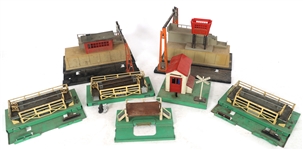LIONEL O GAUGE MODEL TRAIN ACCESSORIES & BUILDINGS