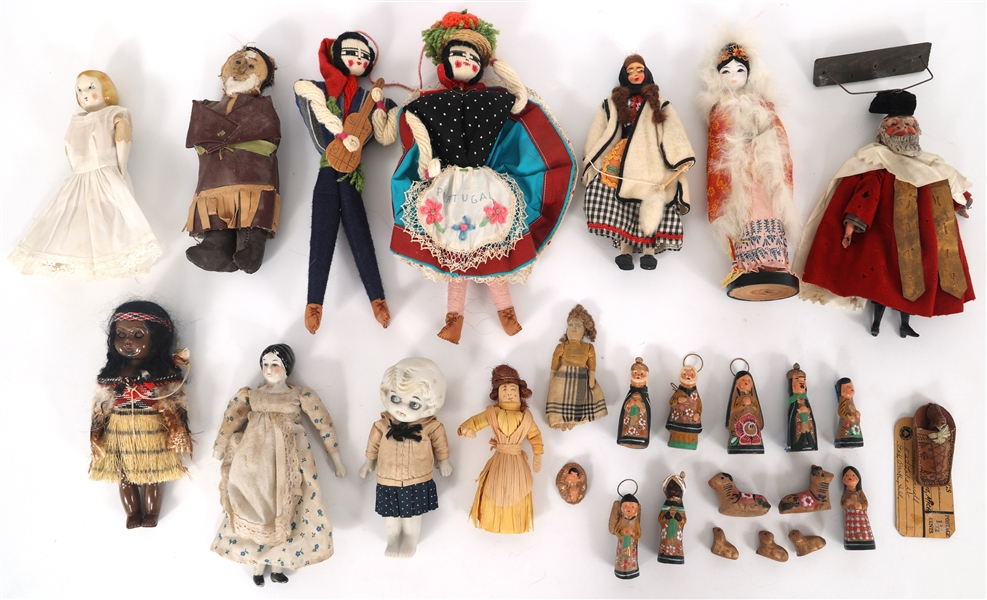 COLLECTIBLE TOURIST TRADE DOLLS 