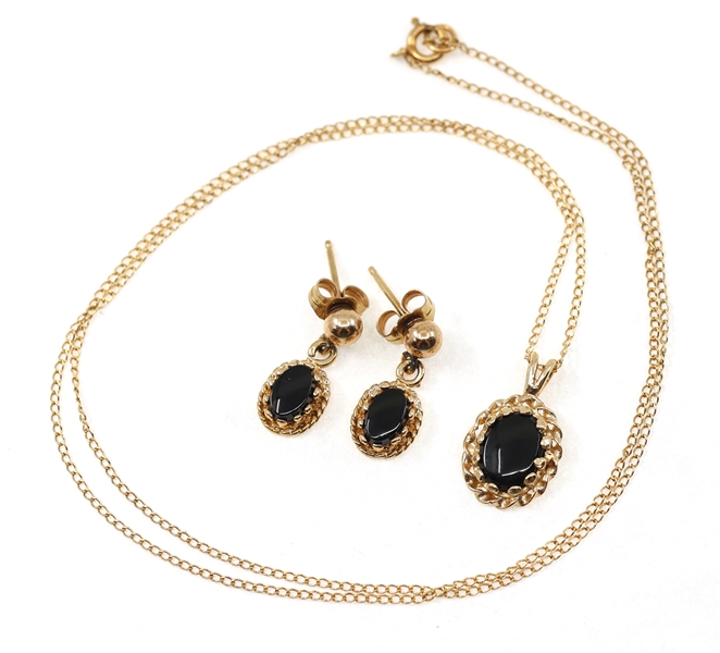 14K YELLOW GOLD ONYX EARRINGS & PENDANT SET