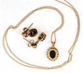 14K YELLOW GOLD ONYX EARRINGS & PENDANT SET