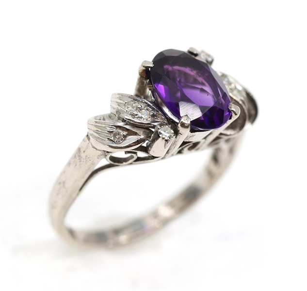 18K WHITE GOLD AMETHYST & DIAMOND FASHION RING