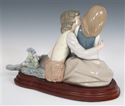 LLADRO A PRECOCIOUS COURTSHIP PORCELAIN FIGURINE 5072