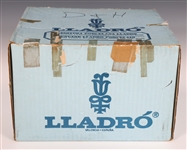 LLADRO A PRECOCIOUS COURTSHIP PORCELAIN FIGURINE 5072