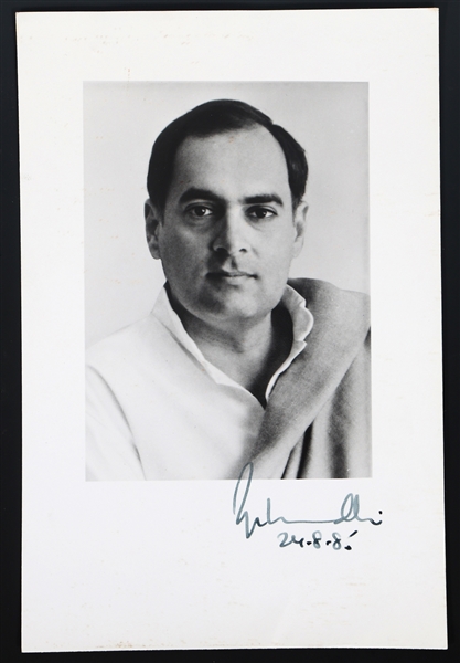 INDIA PRIME MINISTER RAJIV GANDHI AUTOGRAPHED PHOTO