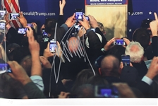 2016 US PRESIDENT DONALD TRUMP AUTOGRAPHED PHOTO
