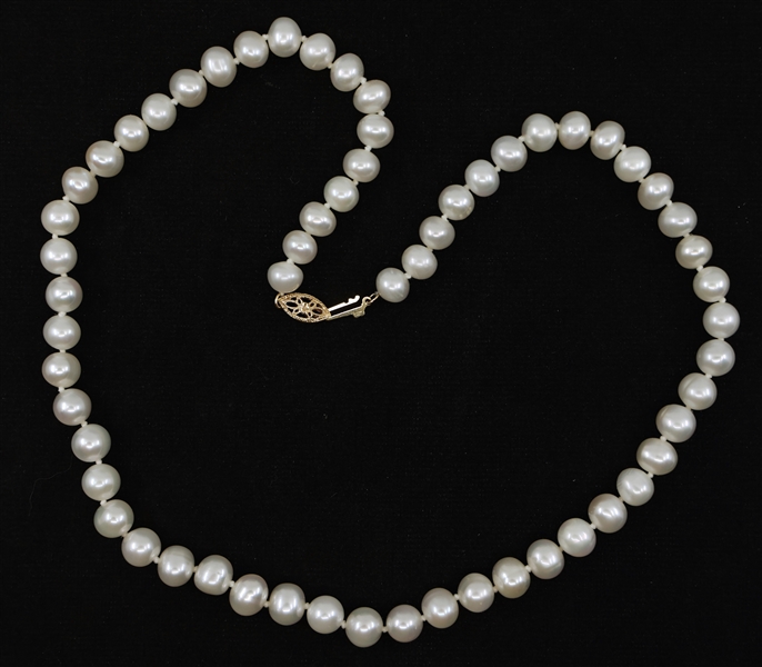 PEARL NECKLACE WITH 14K YELLOW GOLD CLASP