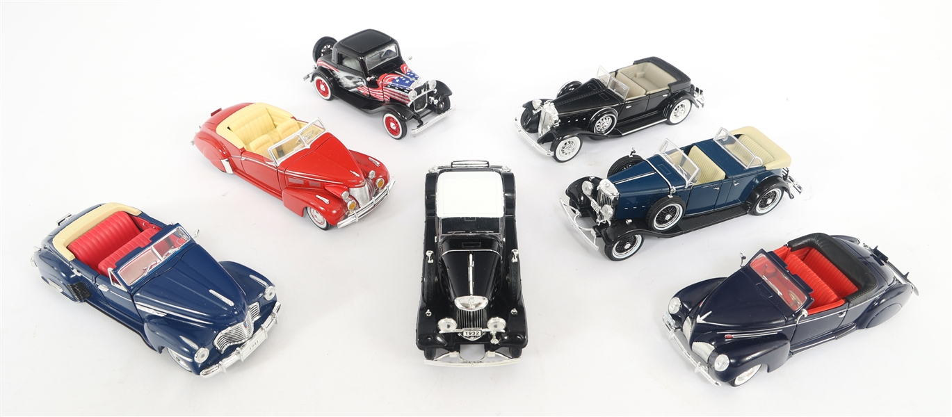 MODEL CARS 1:32 SCALE 