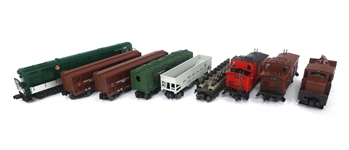 LIONEL MODEL TRAIN CARS