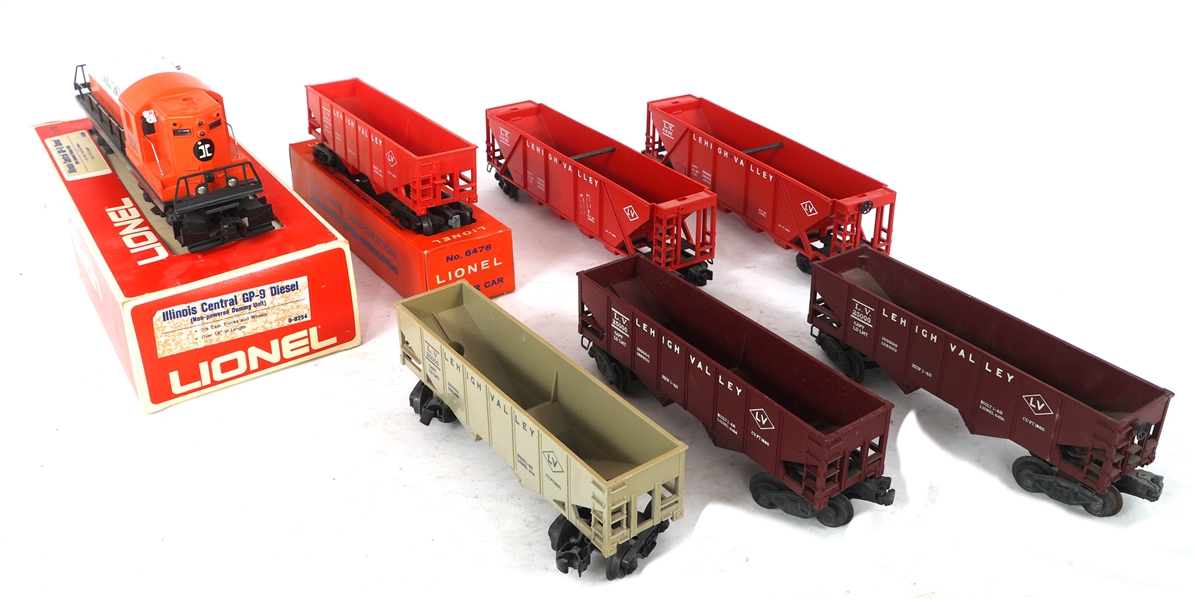 LIONEL O GAUGE MODEL TRAIN CARS & LOCOMOTIVE