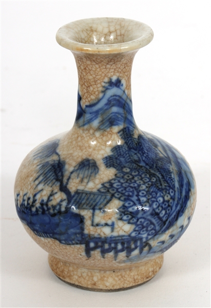 CHINESE MING DYNASTY BLUE & WHITE PORCELAIN VASE