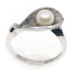 10K WHITE GOLD PEARL FASHION RING