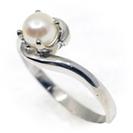 10K WHITE GOLD PEARL FASHION RING