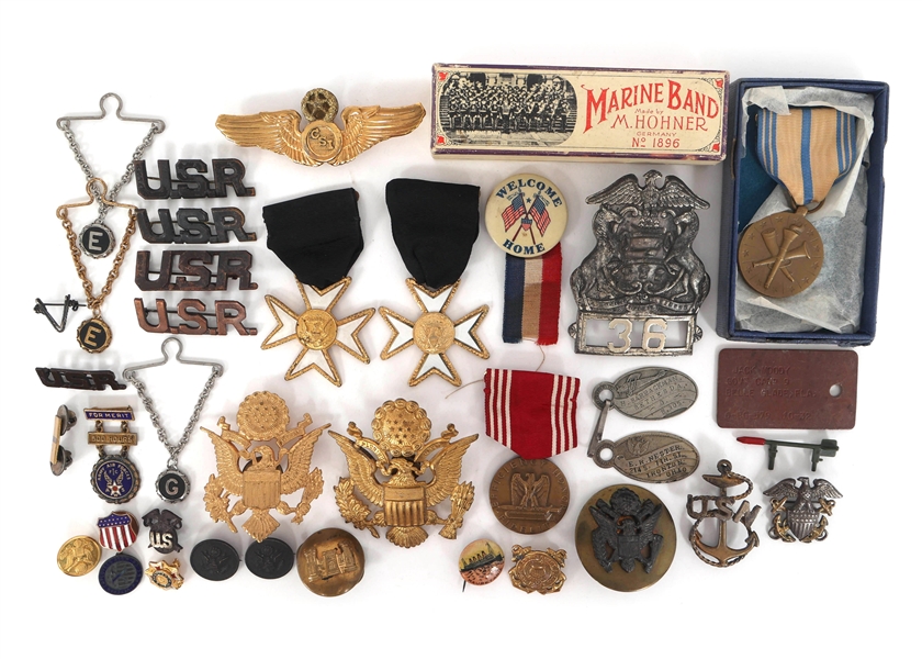 20TH CENTURY MILITARY & MASONIC INSIGNIA