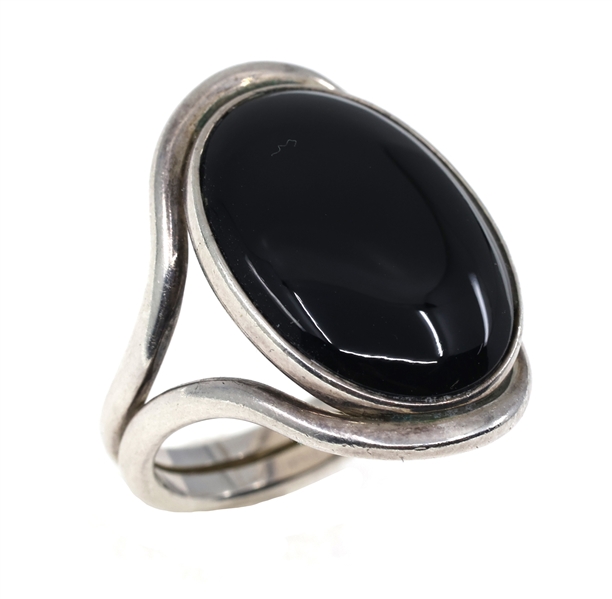 STERLING SILVER ONYX FASHION RING