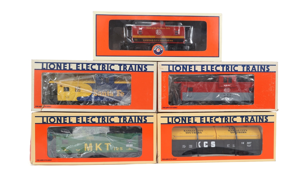 LIONEL O GAUGE TRAIN CARS - LOT OF 5