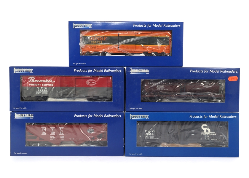 INDUSTRIAL RAIL O27 GAUGE TRAIN CARS - LOT OF 5