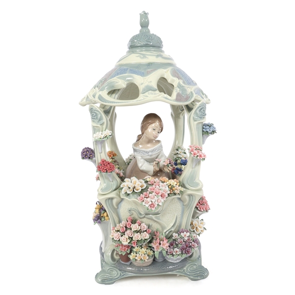 LLADRO PORCELAIN FIGURINE "GAZEBO IN BLOOM"