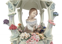 LLADRO PORCELAIN FIGURINE GAZEBO IN BLOOM