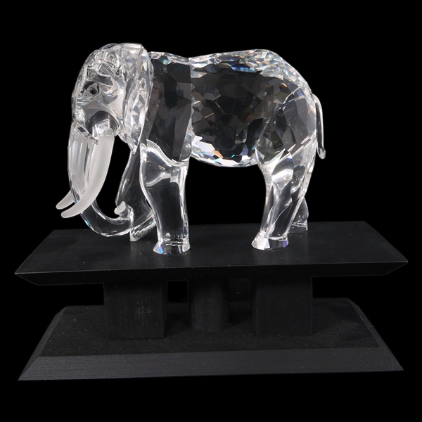 SWAROVSKI CRYSTAL 1993 ELEPHANT FIGURINE WITH BOX