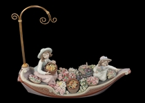 LLADRO PORCELAIN FIGURINE FLOWERS FOREVER