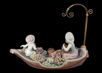 LLADRO PORCELAIN FIGURINE FLOWERS FOREVER