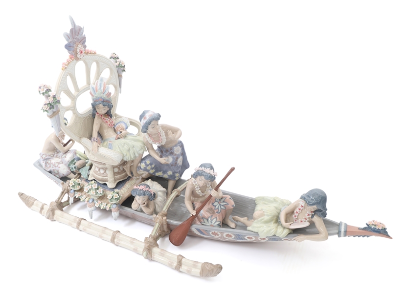 LLADRO PORCELAIN FIGURINE "HAWAIIAN CEREMONY"