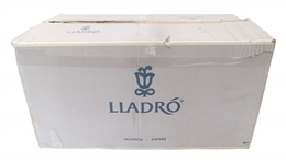 LLADRO PORCELAIN FIGURINE HAWAIIAN CEREMONY
