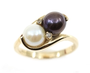 10K YELLOW GOLD BLACK & WHITE PEARL FASHION RINGS 