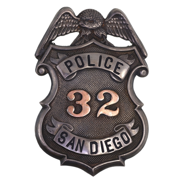 OBSOLETE SAN DIEGO CALIFORNIA POLICE BADGE # 32