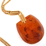 18K YELLOW GOLD CURB-LINK CHAIN WITH AMBER PENDANT