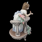 LLADRO PORCELAIN FIGURINE MORNING SONG