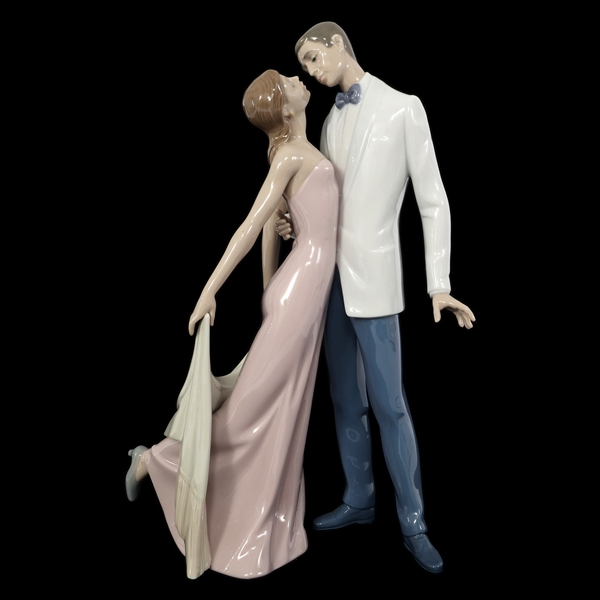 LLADRO PORCELAIN FIGURINE "HAPPY ANNIVERSARY"